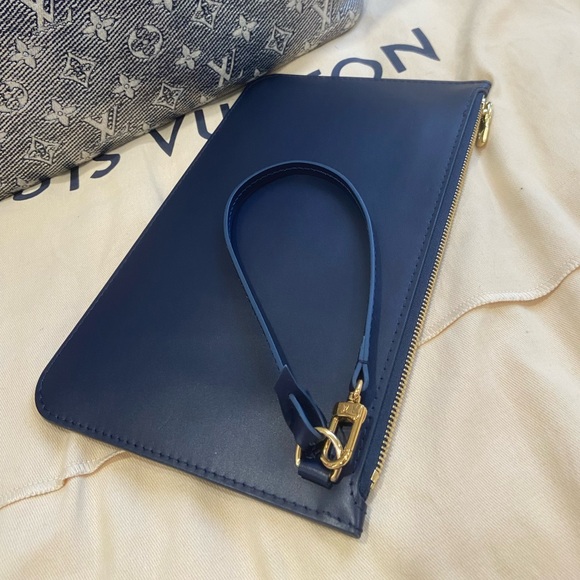 Louis Vuitton Limited Edition Monoglam Neverfull with its pouch - Picture 5 of 13